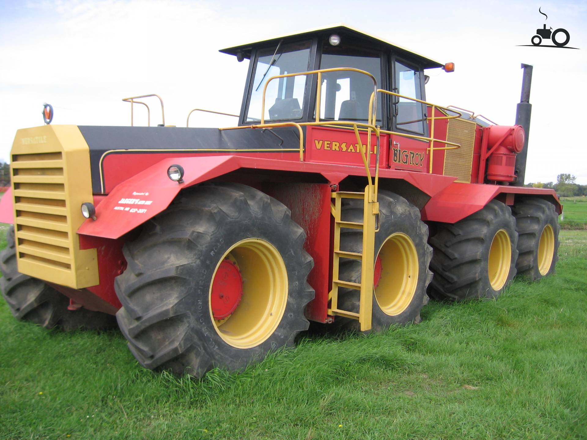 Tractor Versatile 1080 'Big Roy'